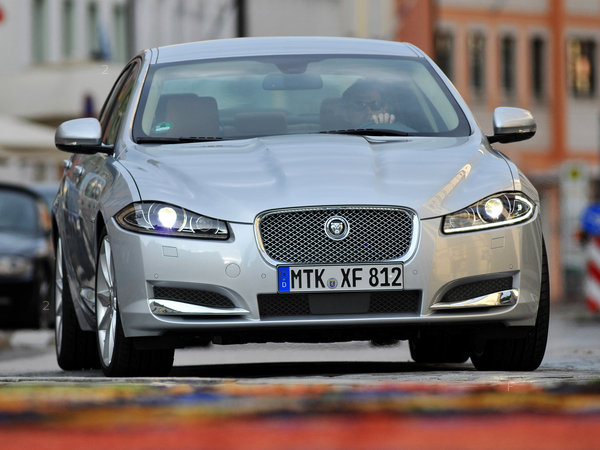 jaguar_xf-2011_r15_jpg.jpg