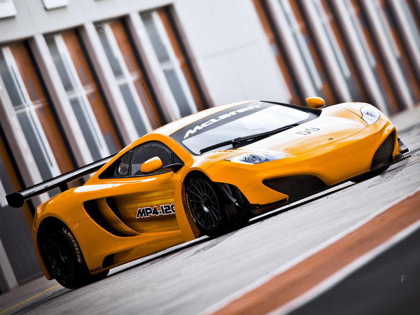 mclaren_mp4-12c-gt3-2011_r24.jpg