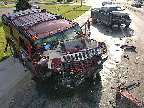 Hummer H2 悍马（悍马再壮实也会撞坏的，所以开车时一定要小心驾驶。）.jpg