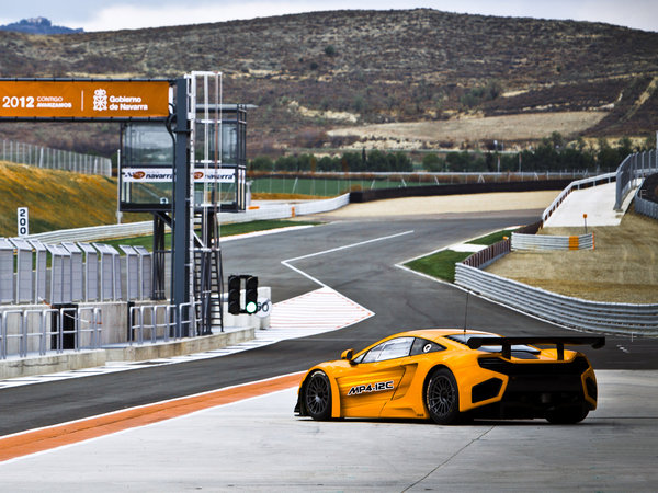 mclaren_mp4-12c-gt3-2011_r19.jpg