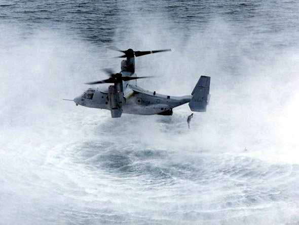 CV-22型魚鷹傾轉旋翼機執行海上機降任務.jpg