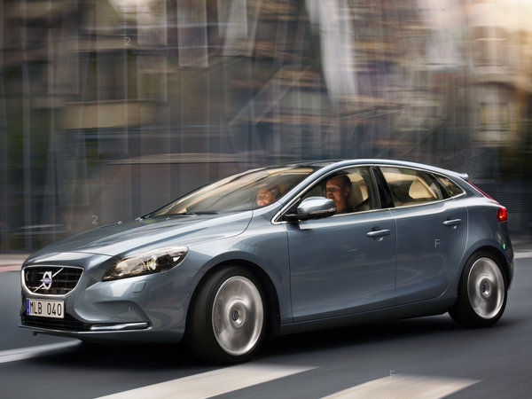 volvo_v40-2012_r3_jpg.jpg