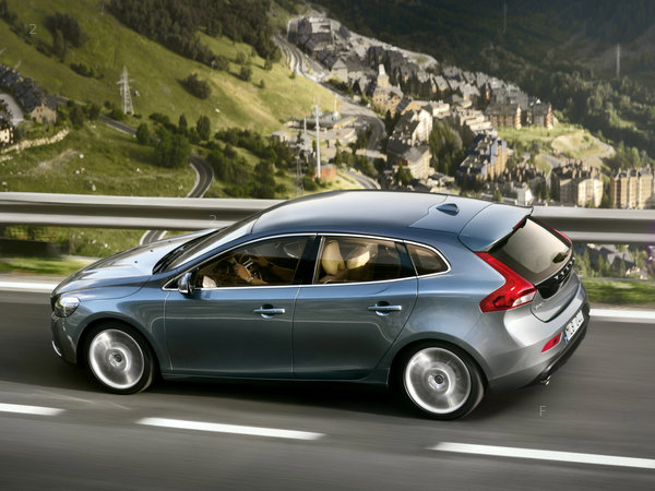 volvo_v40-2012_r8_jpg.jpg