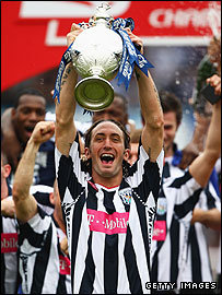 Albion midfielder Jonathan Greening holds the trophy aloft.jpg